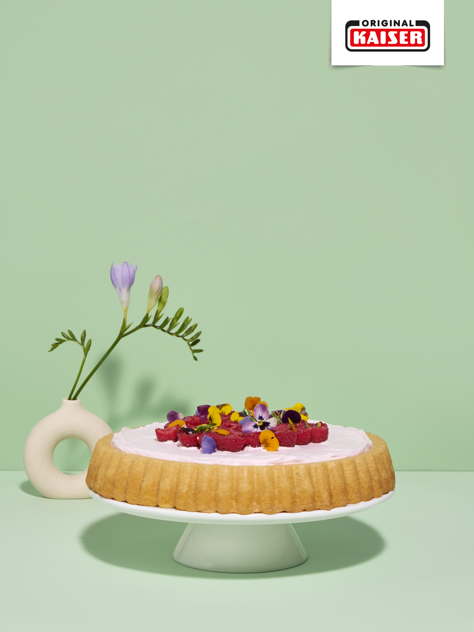 Vanille-Biskuitkuchen mit Himbeeren