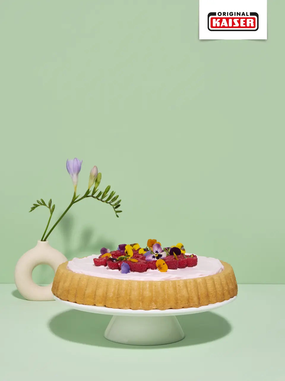 Vanille-Biskuitkuchen mit Himbeeren