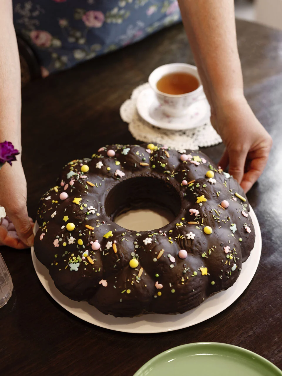 Nusskuchen mit Frühlings-Streuseln von Oma Sonja